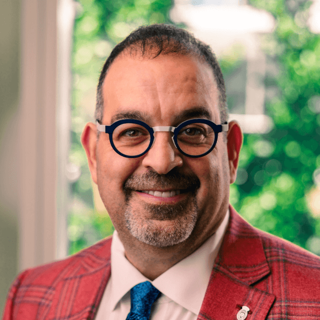 Dr. Len Tau Headshot.